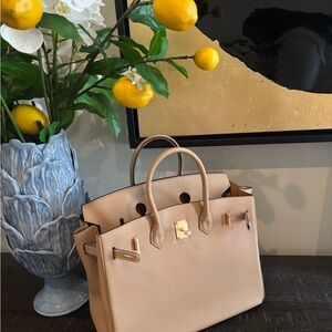 Elegant Tan Leather Handbag